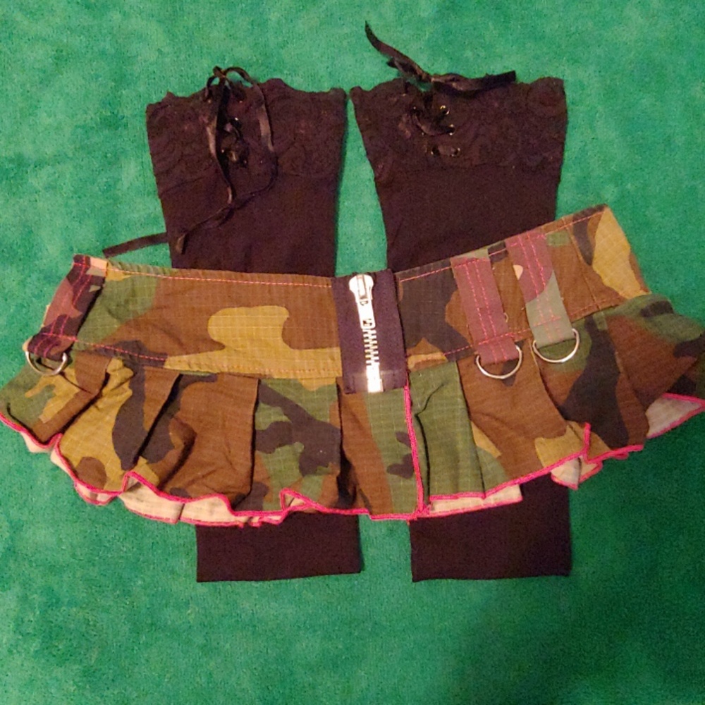 Mini lingerie skirt & lace back thigh highs